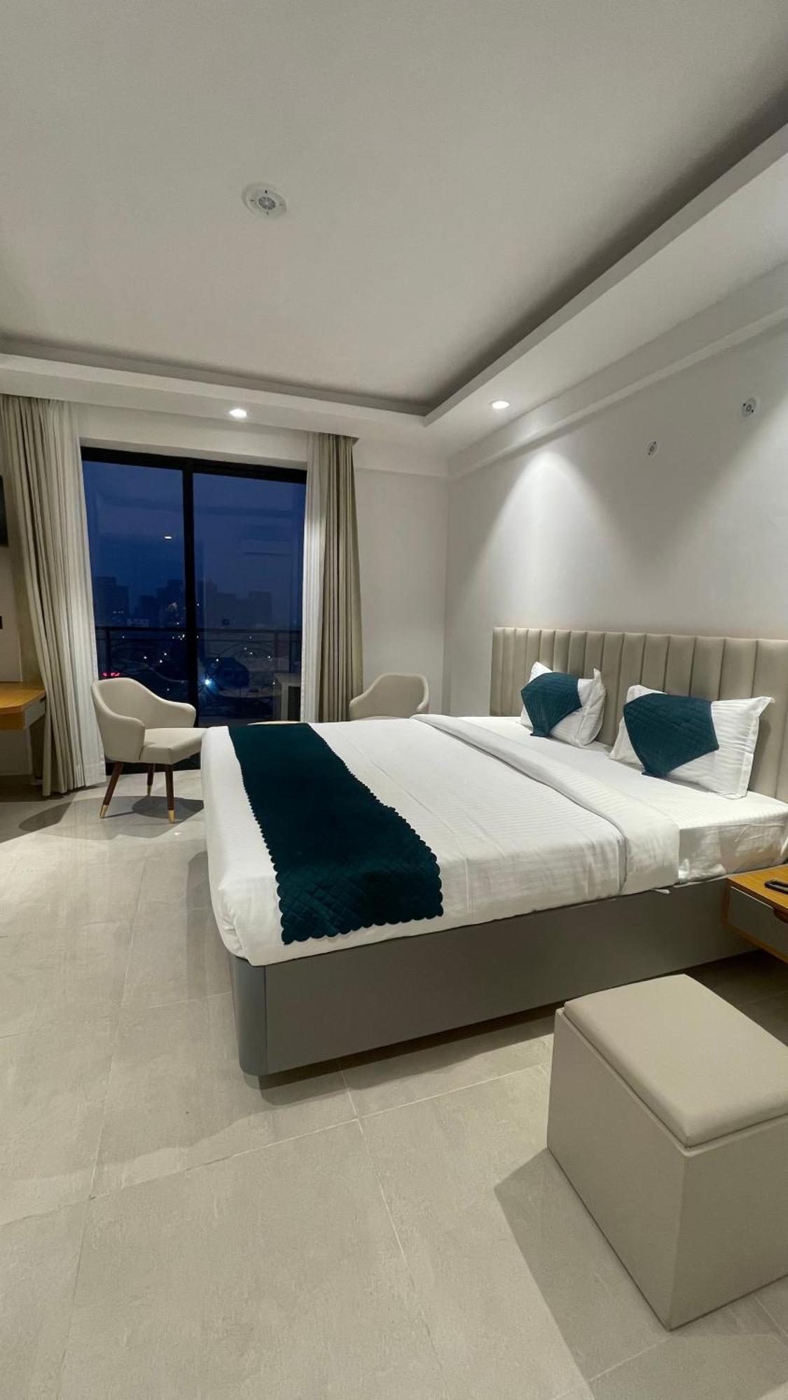 Hotel Maple Tree - Near Ekana Cricket Stadium - 러크나우 외부 사진