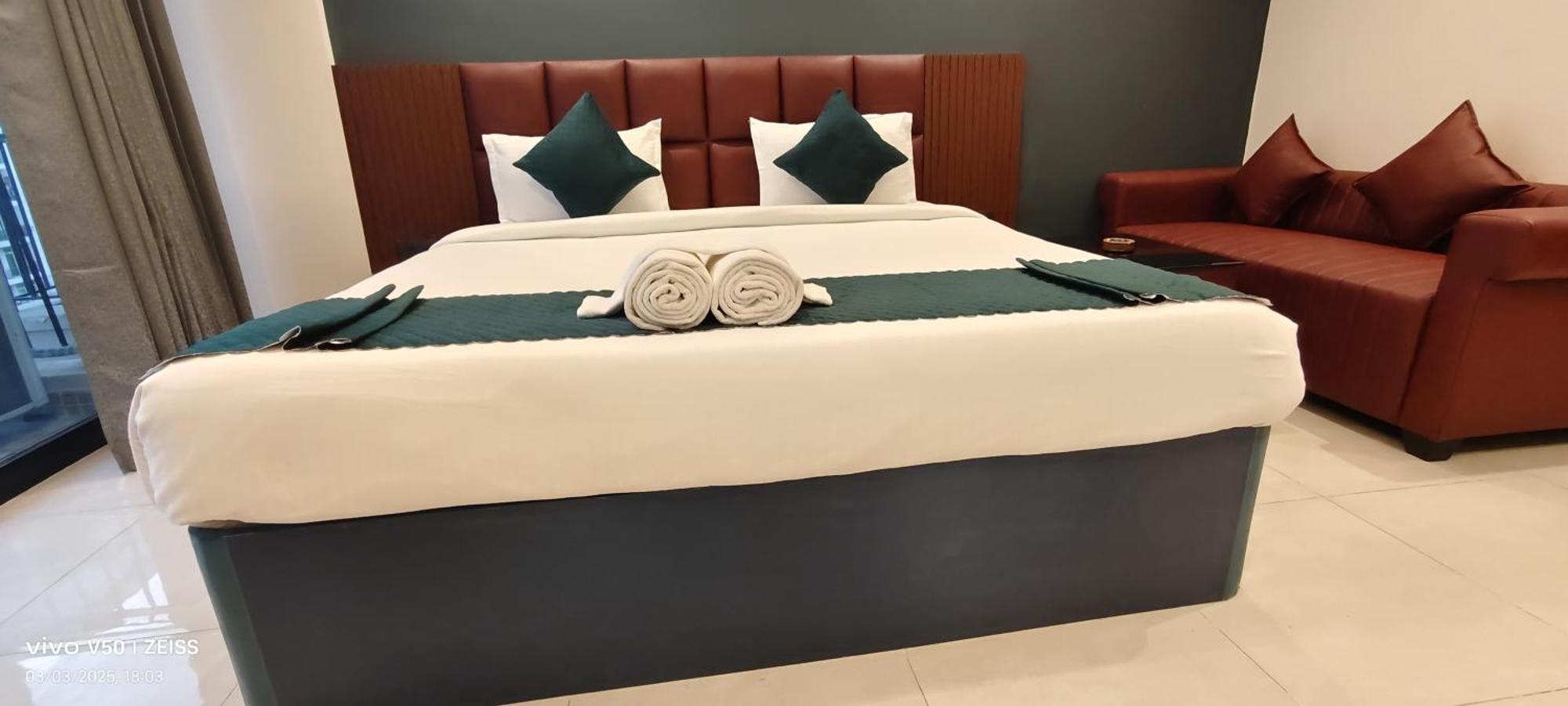 Hotel Maple Tree - Near Ekana Cricket Stadium - 러크나우 외부 사진